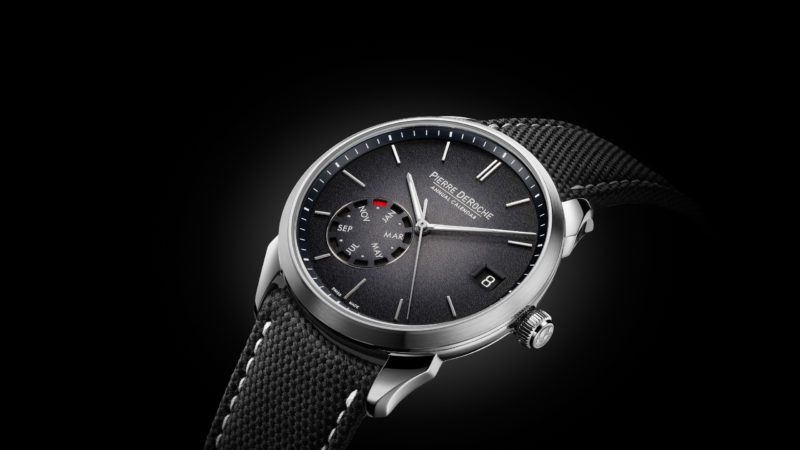 Fondée en 2004, au cœur de la Vallée de Joux, berceau de l’horlogerie mécanique haut de gamme, Pierre DeRoche est l’héritière d’une longue tradition horlogère. 
La marque développe des complications singulières et exclusives. Le Royal Retro, et ses 6 aiguilles de secondes rétrogrades, illustre parfaitement sa philosophie.