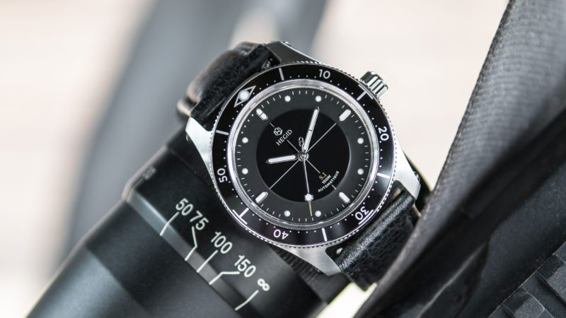 Hegid est une Maison française qui a inventé EVOL, une complication d'habillage pour l'horlogerie mécanique. Conçues à partir des meilleurs matériaux, avec des mécaniques fiables, les montres Hegid sont faites pour durer des générations. Elles peuvent aussi se transformer en quelques secondes, pour s'adapter aux besoins et aux envies. Le savoir-faire artisanal et l'indépendance de la marque permettent à Hegid de proposer des montres d'une qualité exceptionnelle à des prix compétitifs. – ©Hegid