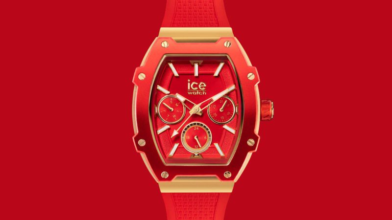 Avec Ice-Watch, les chiffres sont délirants. Une boulimie créative qui compte pas moins de 1770 références créées, dont plus de 500 sont actives, et qui offre un design reconnaissable dans de nombreux modèles et couleurs pour attirer une large gamme de clients. Arrivée sur le marché en 2007, Ice-Watch s'est imposée dans le monde fermé de l'horlogerie grâce à sa vision à la mode et accessible. Aujourd'hui, plus dynamique que jamais, la petite marque belge de renommée internationale affiche sa bon humeur communicatifve à travers ses multiples collections colorées. Transgénérationnelle et interculturelle, Ice-Watch, désormais incontournable, confirme sa position forte et son rôle dans le paysage horloger.