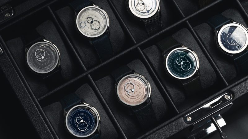 Since its creation in 2017 in Paris, Beaubleu has advocated a culture of going beyond time by combining singularity and lyricism.
Through its emblematic round hands, the brand elevates the “moment” as a time measurement unit, creating aesthetic, astonishing, and symbolic watches. – ©Beaubleu