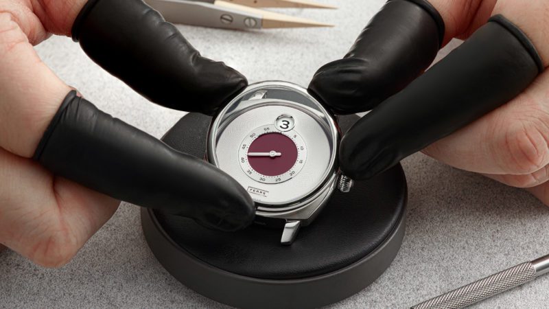 Fears est une marque britannique de montres de luxe avec 179 ans d'héritage, basée à Bristol. Relancée en 2016 par Nicholas Bowman-Scargill, descendant du fondateur, elle incarne le mantra "Elegantly Understated". Chaque montre, fabriquée à la main en Angleterre, allie sophistication moderne et inspiration tirée de ses riches archives.