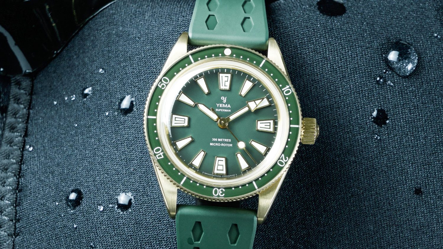 Équipée de notre calibre Manufacture micro-rotor, la Skin Diver Slim Bronze CMM.20 est une interprétation moderne des modèles skin divers emblématiques YEMA des années 1960.